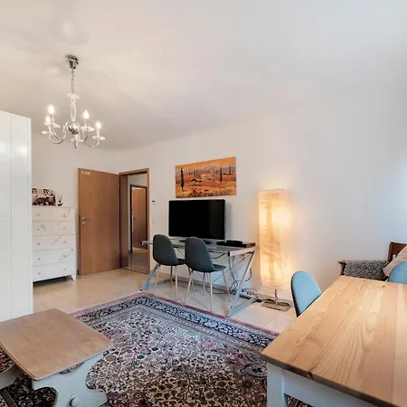 Bei Annemarie 特里尔